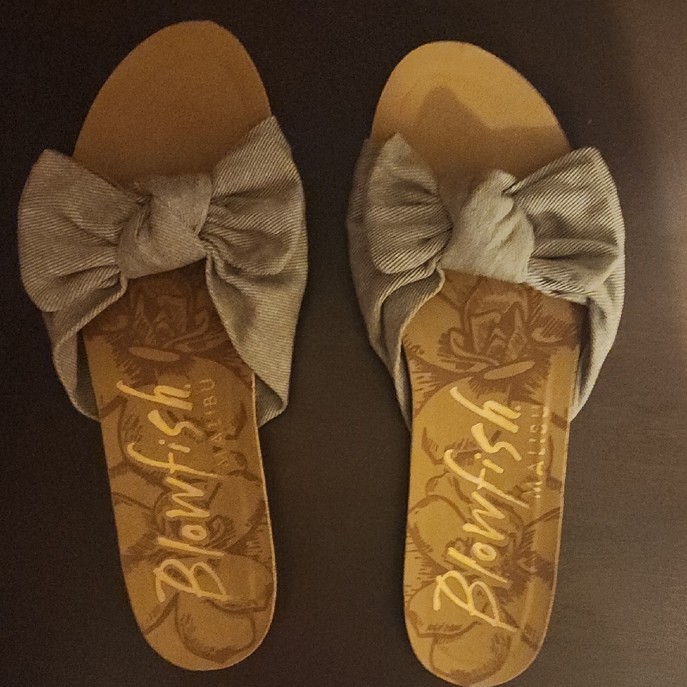 Blowfish Women's Tan and Gray Bow Sandals